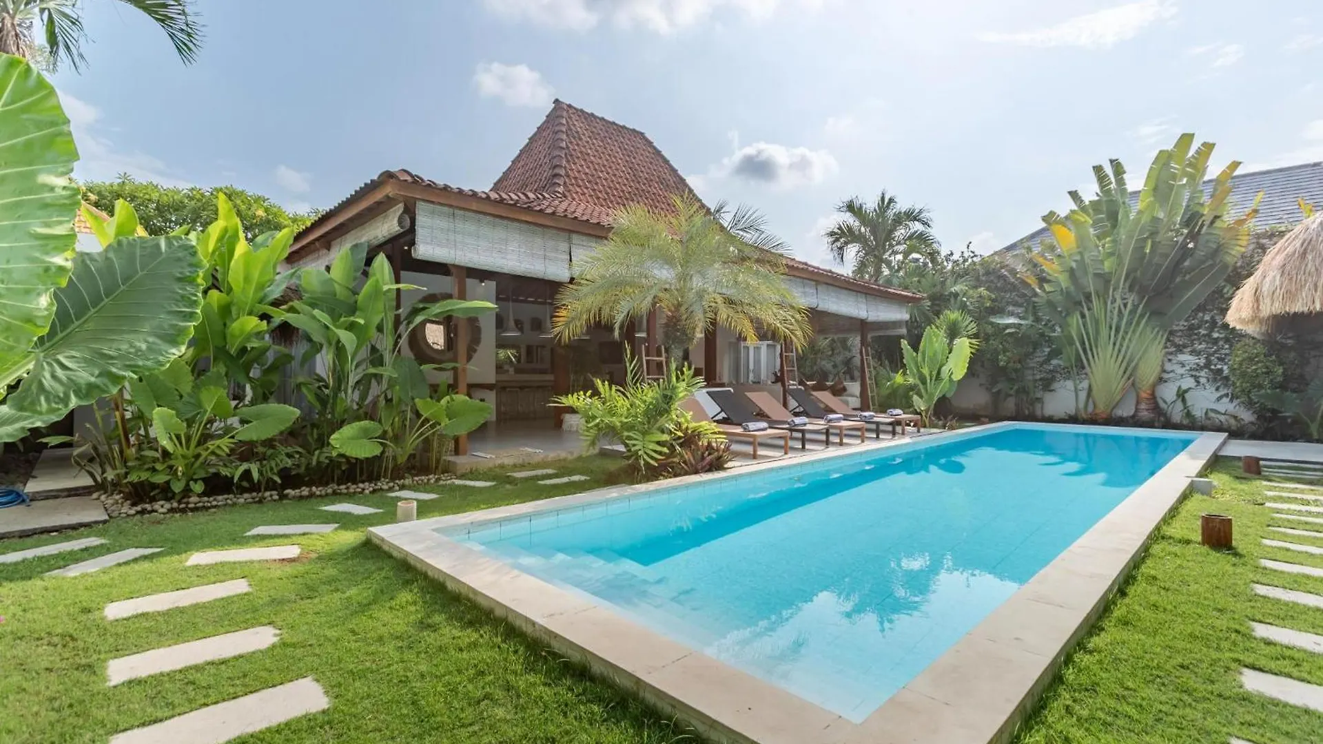 Villa Sukacita - Family Friendly 4Br Seminyak Eat Street 900M Walk To Beach  Seminyak (Bali)