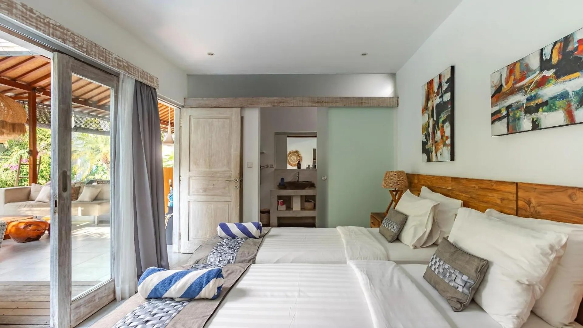 Villa Sukacita - Family Friendly 4Br Seminyak Eat Street 900M Walk To Beach  Seminyak (Bali)